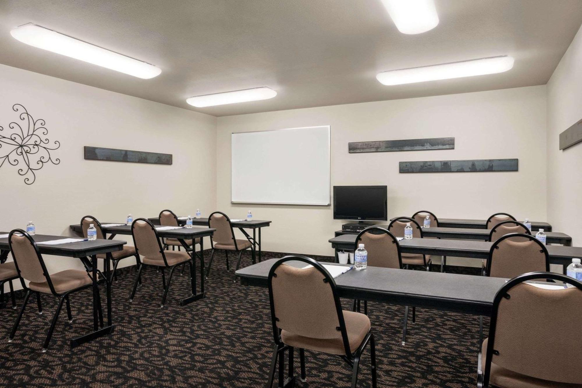 Travelodge By Wyndham Mcalester Εξωτερικό φωτογραφία